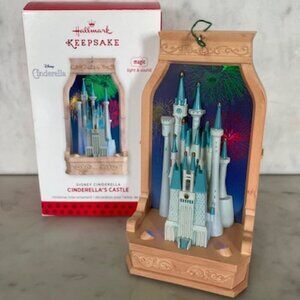 HALLMARK Cinderella's Castle 2013 Keepsake Disney Ornament Magic Light S…